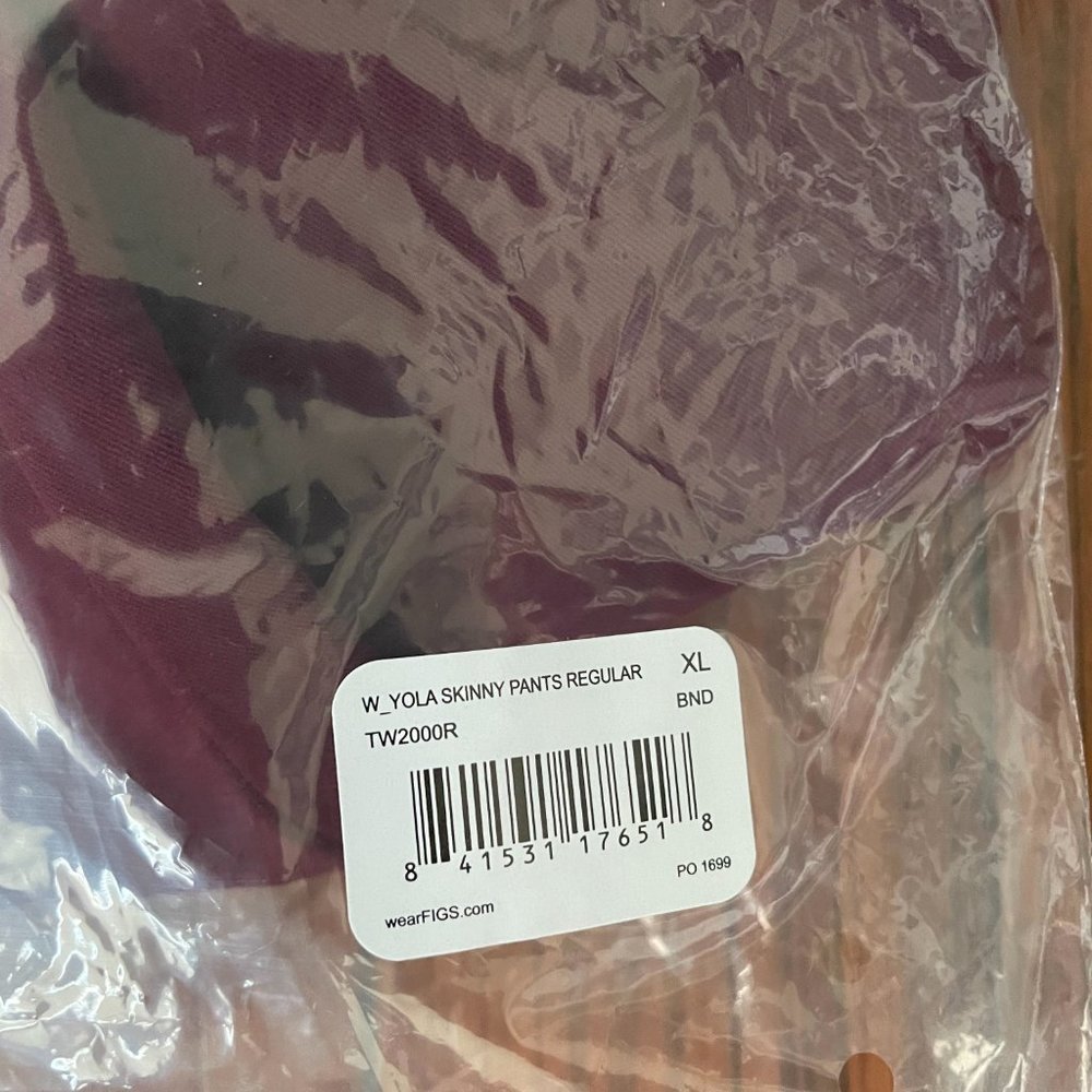 Figs scrubs burgundy yola skinny pants size XL - Picture 2 of 2